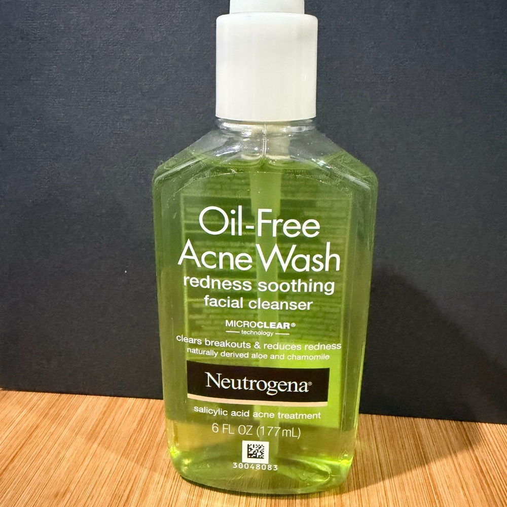Neutrogena Oil-Free Acne Wash - Green Clear Gel Cleanser. look at the last photo